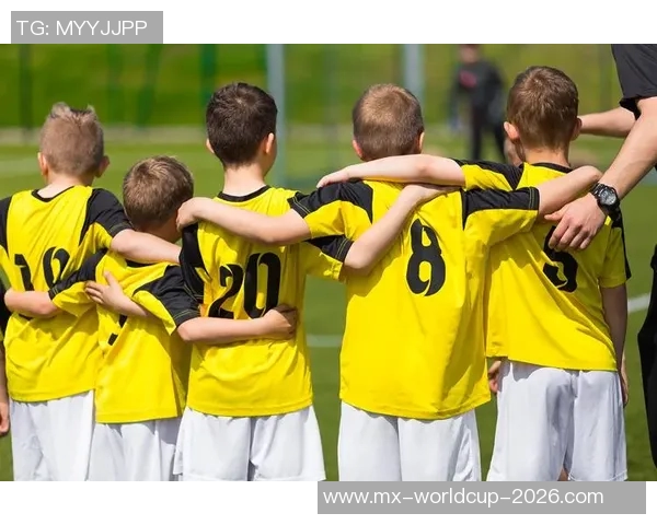 通过足球锻炼体能提升健康水平与团队合作能力的有效途径